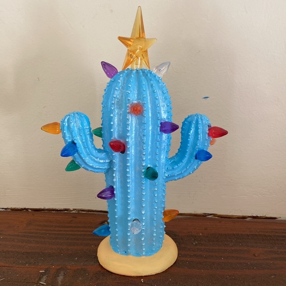 Cactus Christmas Tree with Lights - Picture 11 of 17